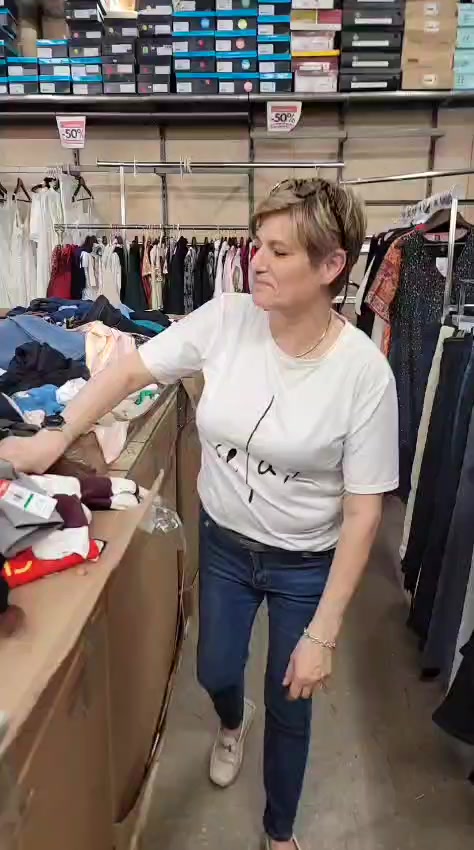 Vêtements homme, femme, enfant (t-shirts, pyjamas, ensembles)