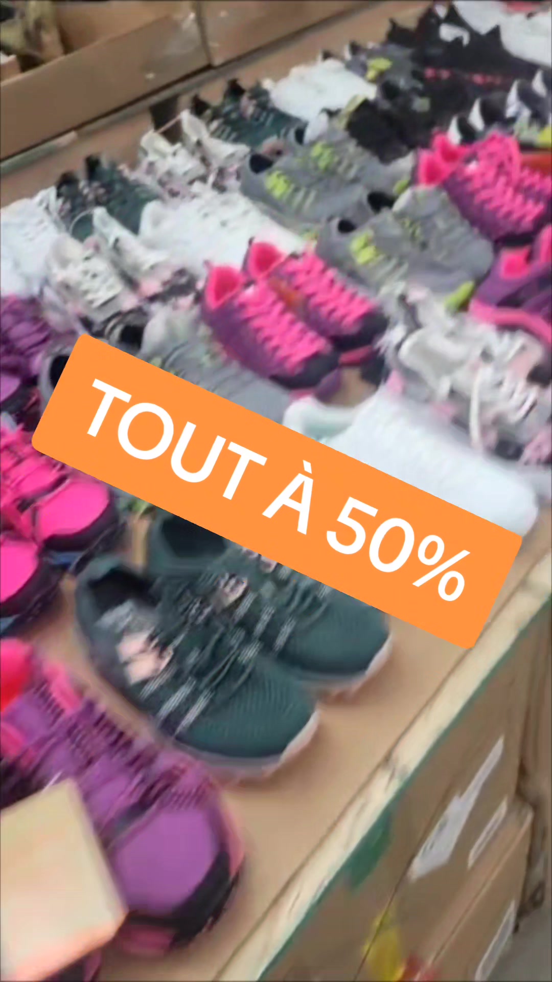 Liquidation chaussures à moitié prix