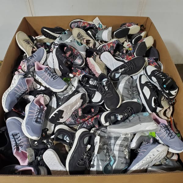 Arrivage de chaussures (2500 paires, toutes categories)