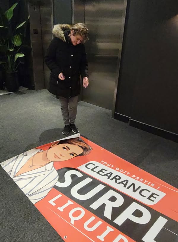 Teaser humoristique sur banderoles du magasin