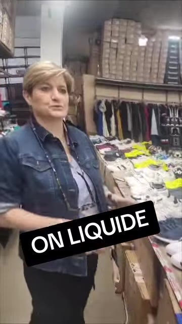 Liquidation totale - vêtements, chaussures et accessoires