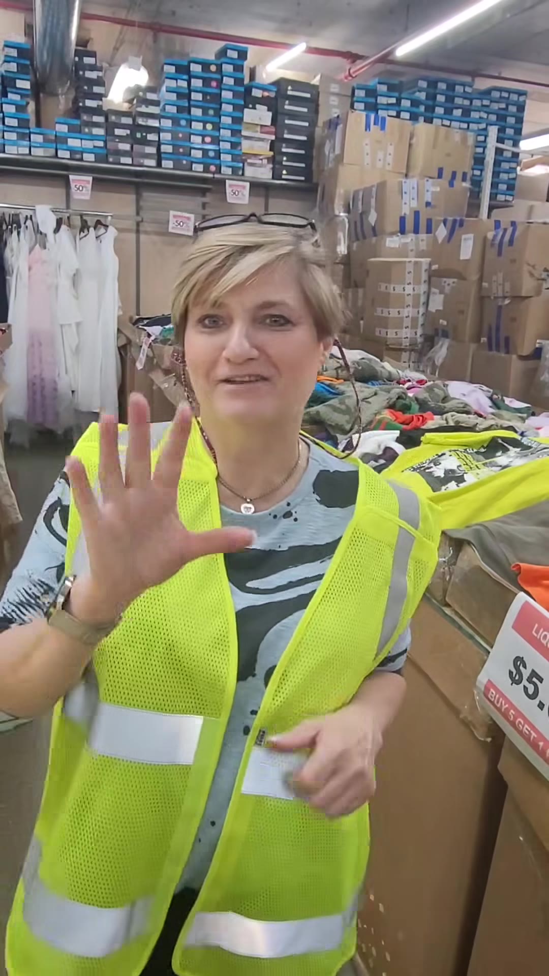 Liquidation totale de vêtements homme, femme et enfant